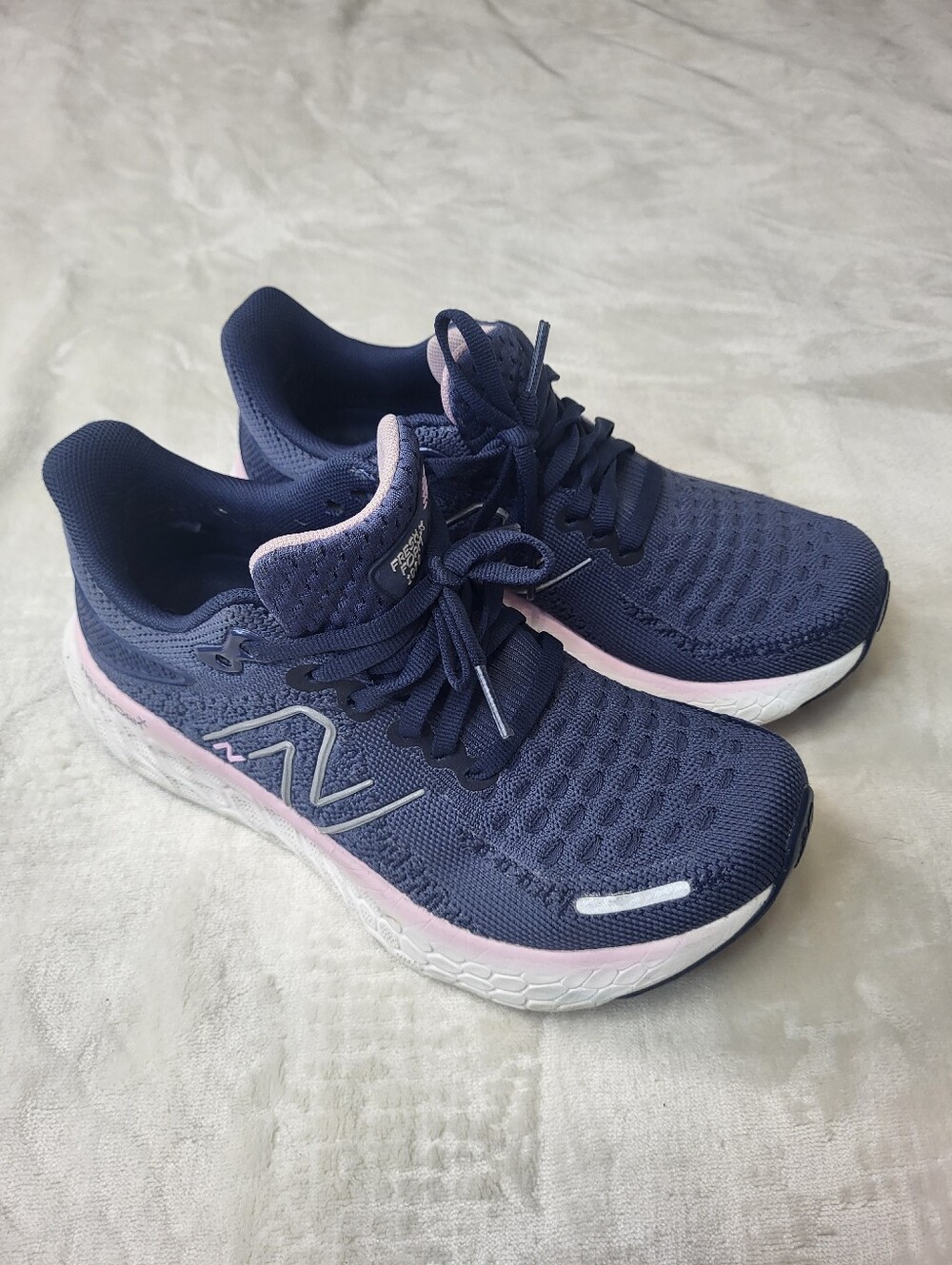 New Balance Women's Navy & Light Pink Running Sneakers. Fresh Foam. Ladies 5 D